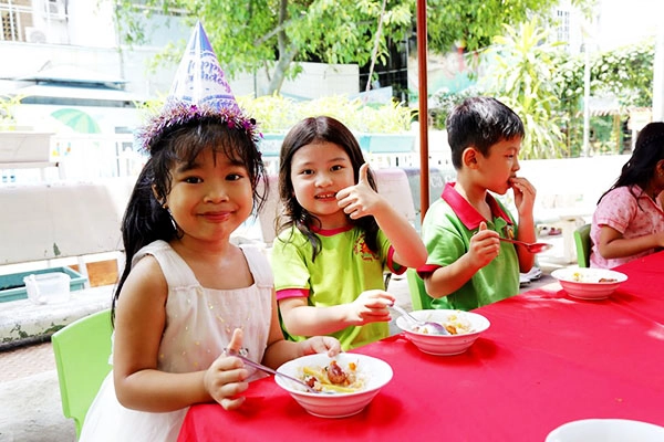 buffet-life-sounds-mung-sinh-nhat-cac-be-thang-7-luy-ban-bich